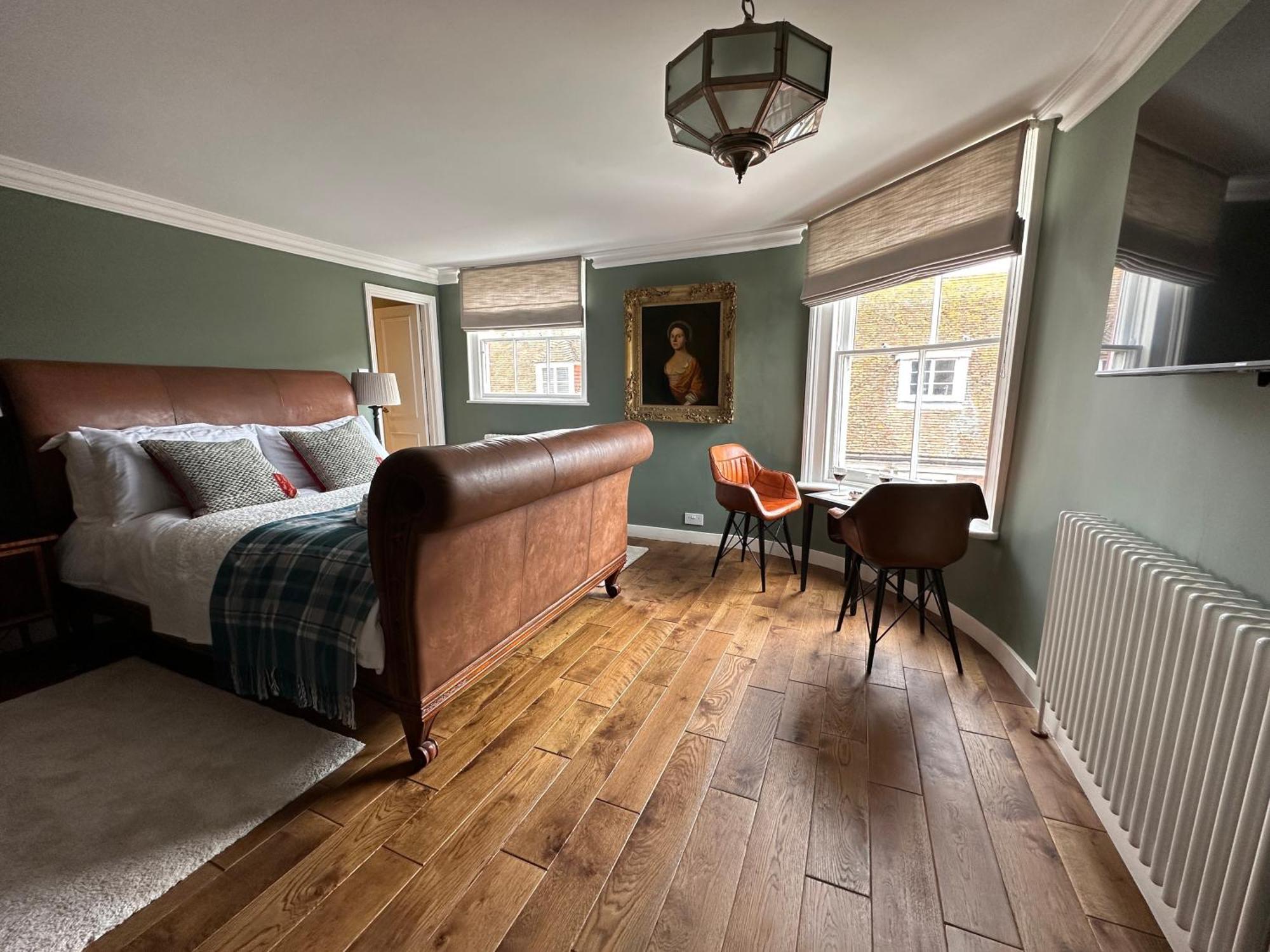 The Bronte Wing At The Apothecary Appartement